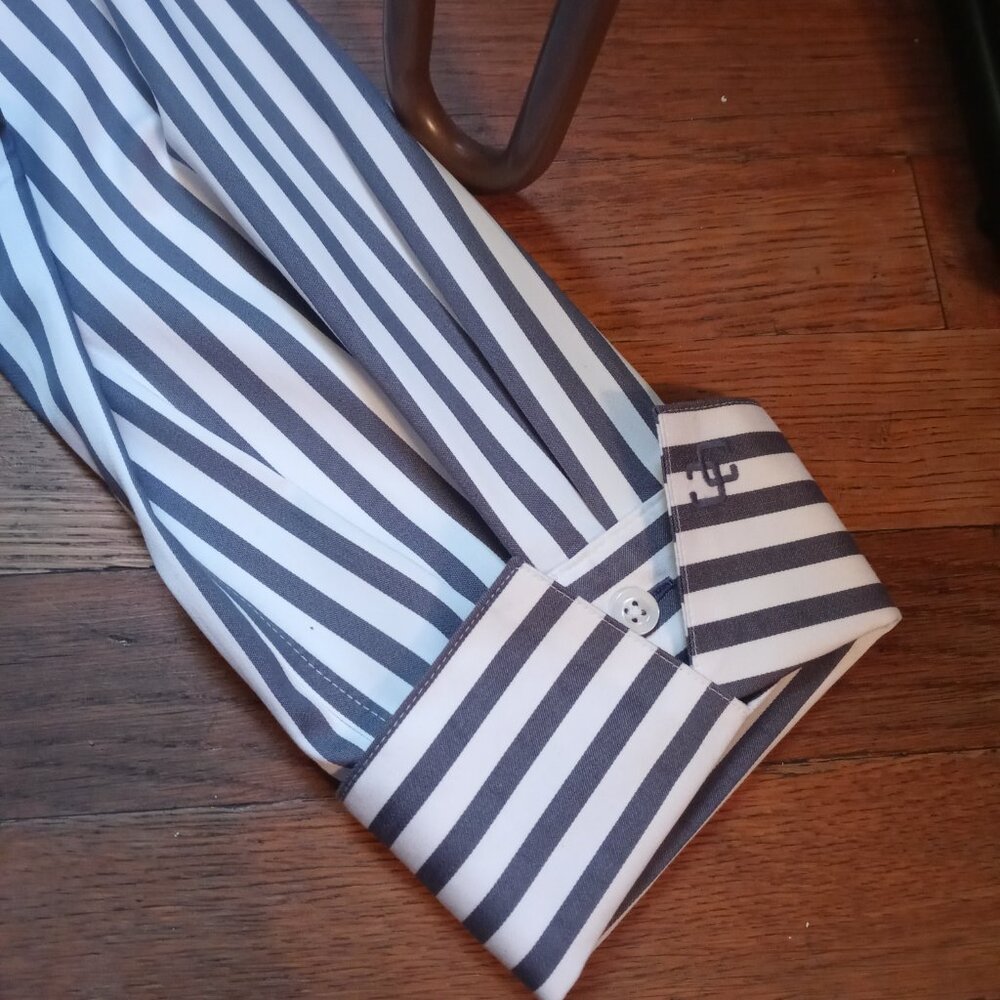 CHICO'S no iron stretch 3/4 sleeve stripe shirt (0/US4) - Picture 15 of 16